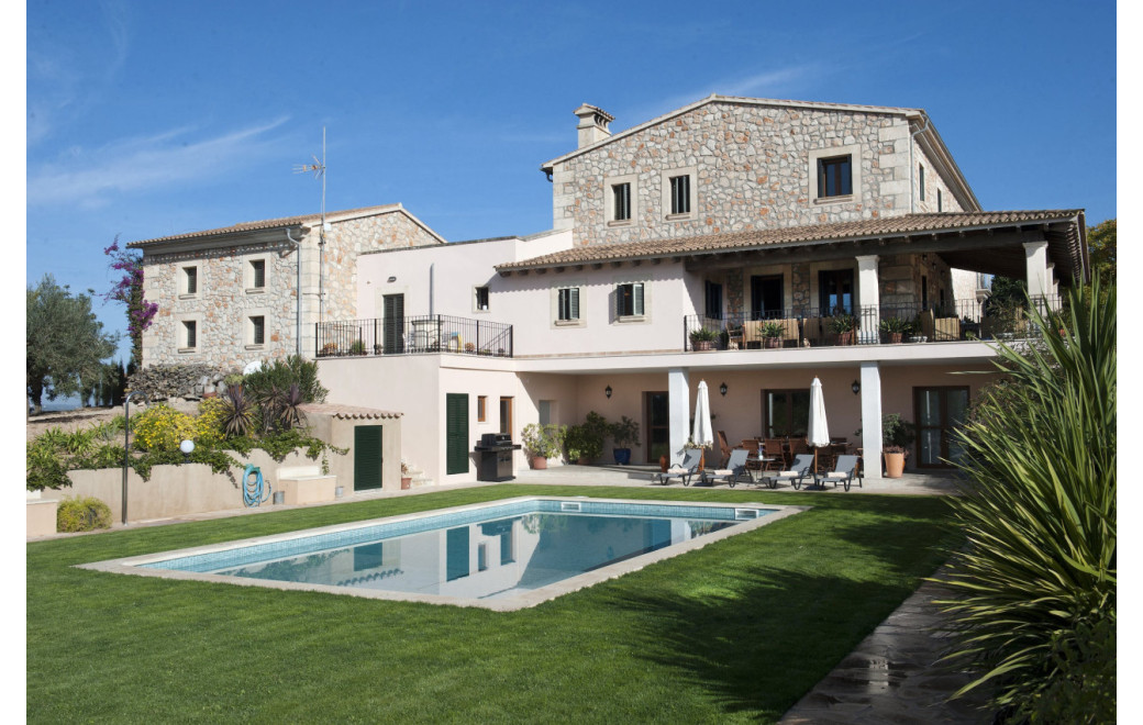 Production-day coordination at a Mallorca finca