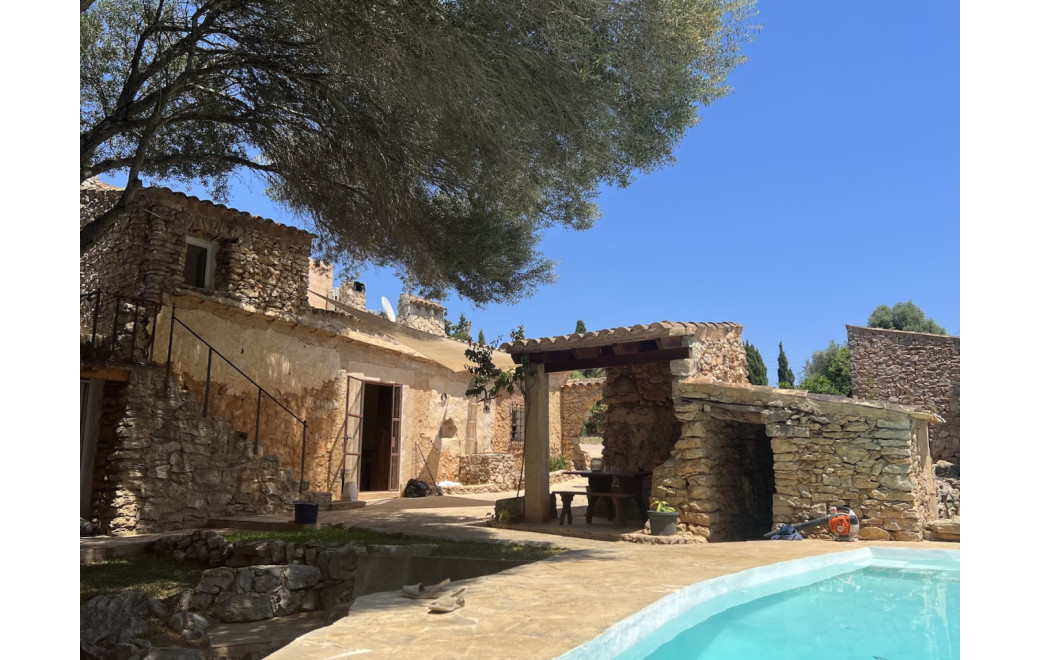 Finca Can Violetta — traditional Mallorcan finca with shootable exteriors, gardens and pool