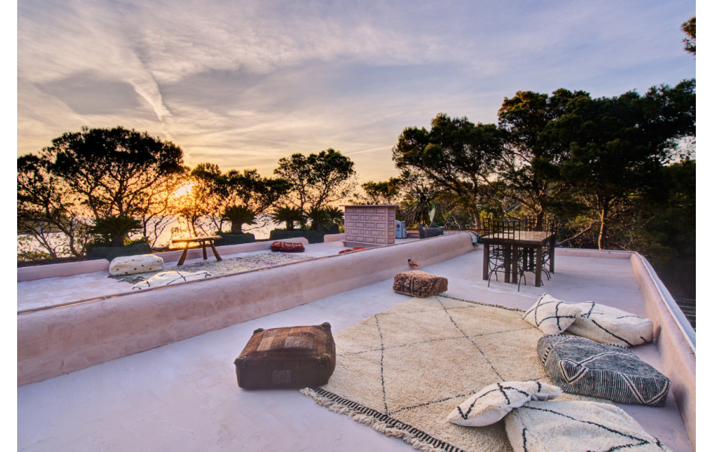 Cliffside Ibiza villa with infinity pool and open sea view